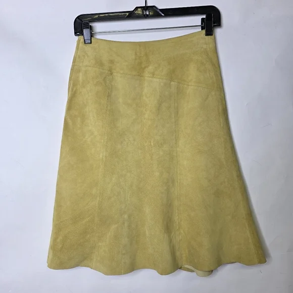 Danier genuine leather Suede mustard flare skirt - Picture 4 of 14